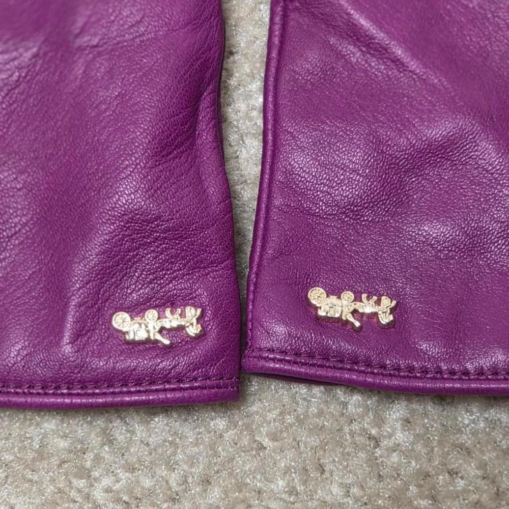 Coach Horse &‎ Carriage Leather Tech Gloves in a purple or magenta color size 7